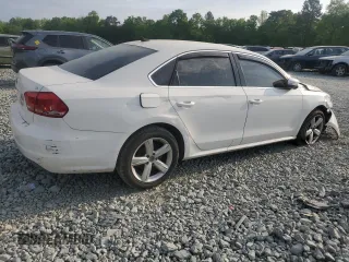 2012 Volkswagen Passat SE z VIN 1VWBP7A35CC084970, wystawiony jako Copart lot #54491265 z przebiegiem 75 497 mil mil oraz Szkody całkowita. Historia ofert i sprzedaży dostępna na DreamBid. Obrazek 3.