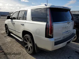 2015 Cadillac Escalade Luxury z VIN 1GYS4MKJ3FR690464, wystawiony jako Copart lot #59001372 z przebiegiem Nie podano mil oraz Szkody całkowita. Historia ofert i sprzedaży dostępna na DreamBid. Obrazek 2.