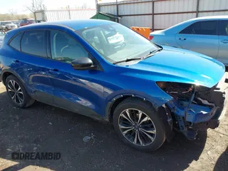 2022 Ford Escape SE z VIN 1FMCU0G68NUB88760, wystawiony jako IAAI lot #41742384 z przebiegiem 121 930 mil mil oraz . Historia ofert i sprzedaży dostępna na DreamBid. Obrazek 1.