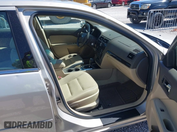 2009 Ford Fusion SEL with VIN 3FAHP08Z99R105267, listed as a IAAI auction lot 42026559 with 80,639 mi miles. Bid and sale history available at carsss.com. Image 5.