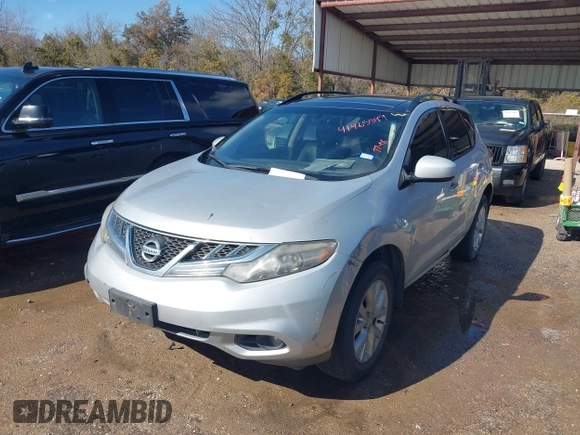 2013 Nissan Murano SL z VIN JN8AZ1MU5DW205852, wystawiony jako IAAI lot #41465599 z przebiegiem 149 015 mil mil oraz . Historia ofert i sprzedaży dostępna na DreamBid. Obrazek 2.