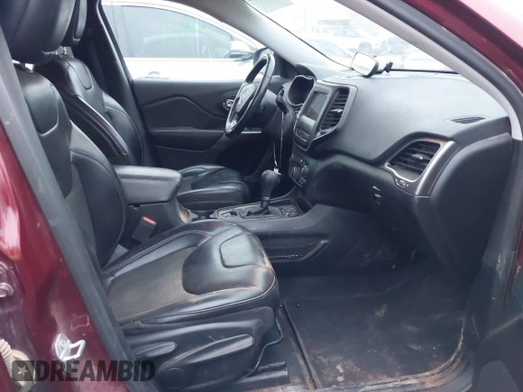 2019 Jeep Cherokee Latitude Plus z VIN 1C4PJLLBXKD420578, wystawiony jako IAAI lot #41462302 z przebiegiem 116 277 mil mil oraz . Historia ofert i sprzedaży dostępna na DreamBid. Obrazek 5.