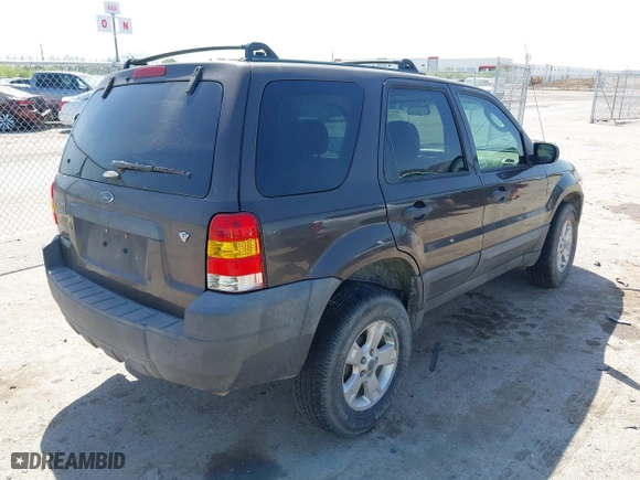 2007 Ford Escape XLT with VIN 1FMYU03167KA10635, listed as a IAAI auction lot 42009859 with 1 mi miles. Bid and sale history available at carsss.com. Image 4.