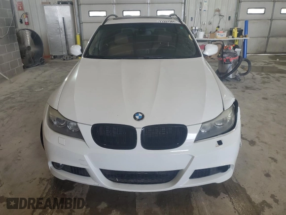 2011 BMW 3 Series 328i xDrive with VIN WBAUU3C52BA542628, listed as a Copart auction lot 71337384 with Not Provided miles and Salvage Title. Bid and sale history available at DreamBid. Image 4.