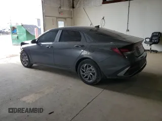 2024 Hyundai Elantra SEL z VIN KMHLM4DG4RU818817, wystawiony jako Copart lot #51142255 z przebiegiem 10 725 mil mil oraz Szkoda całkowita • Salvage title. Historia ofert i sprzedaży dostępna na DreamBid. Obrazek 2.