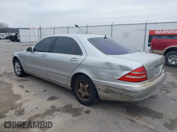 2002 Mercedes-Benz S-Class 5.0L with VIN WDBNG75J12A246997, listed as a IAAI auction lot 41566423 with 181,940 mi miles. Bid and sale history available at carsss.com. Image 3.