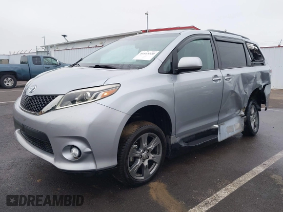 2017 Toyota Sienna SE with VIN 5TDXZ3DC4HS806247, listed as a IAAI auction lot 41323320 with 18,212 mi miles and . Bid and sale history available at DreamBid. Image 2.