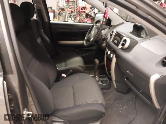 2004 Scion xA z VIN JTKKT624540072524, wystawiony jako IAAI lot #41862606 z przebiegiem 141 147 mil mil oraz . Historia ofert i sprzedaży dostępna na DreamBid. Obrazek 5.