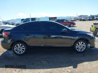 2013 Mazda 3 i Touring z VIN JM1BL1V7XD1821599, wystawiony jako IAAI lot #42050760 z przebiegiem 129 006 mil mil oraz . Historia ofert i sprzedaży dostępna na DreamBid. Obrazek 13.