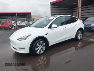 2020 Tesla Model Y Long Range z VIN 5YJYGDEE3LF043800, wystawiony jako IAAI lot #41590220 z przebiegiem 62 341 mil mil oraz . Historia ofert i sprzedaży dostępna na DreamBid. Obrazek 20.