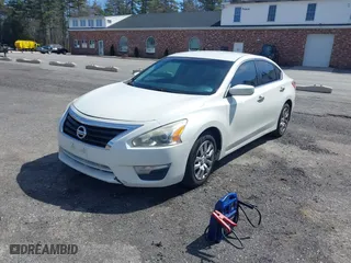 2013 Nissan Altima 2.5 SL with VIN 1N4AL3AP6DN513695, listed as a IAAI auction lot 41933132 with 183,366 mi miles. Bid and sale history available at carsss.com. Image 2.