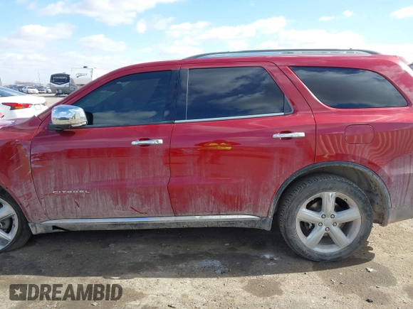 2013 Dodge Durango Citadel z VIN 1C4SDJETXDC565754, wystawiony jako IAAI lot #41646166 z przebiegiem 175 497 mil mil oraz . Historia ofert i sprzedaży dostępna na DreamBid. Obrazek 15.