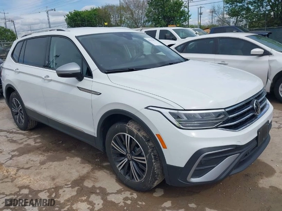 2024 Volkswagen Tiguan Wolfsburg Edition with VIN 3VV5B7AX1RM232736, listed as a IAAI auction lot 41913474 with 9,160 mi miles. Bid and sale history available at carsss.com. Image 1.