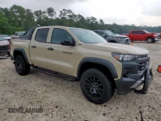 2024 Chevrolet Colorado 4WD Trail Boss z VIN 1GCPTEEK0R1118182, wystawiony jako Copart lot #57775425 z przebiegiem 2 590 mil mil oraz Szkoda całkowita • Salvage title. Historia ofert i sprzedaży dostępna na DreamBid. Obrazek 4.