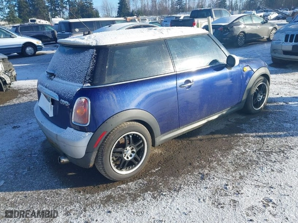 2007 MINI Cooper Hardtop with VIN WMWMF33587TL77089, listed as a IAAI auction lot 41471094 with 1 miles. Bid and sale history available at carsss.com. Image 4.