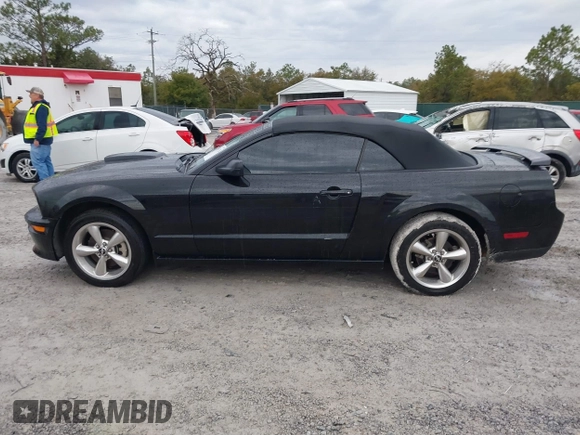 2007 Ford Mustang GT Deluxe with VIN 1ZVHT85H275363238, listed as a IAAI auction lot 41391726 with 203,700 mi miles and . Bid and sale history available at carsss.com. Image 14.