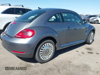 2014 Volkswagen Beetle 1.8T z VIN 3VWJ17AT9EM664866, wystawiony jako IAAI lot #42157223 z przebiegiem 36 381 mil mil oraz . Historia ofert i sprzedaży dostępna na DreamBid. Obrazek 4.