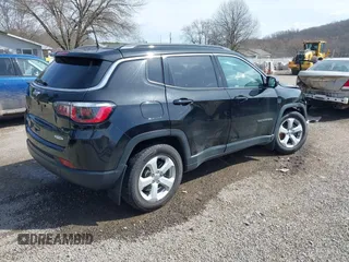 2018 Jeep Compass Latitude with VIN 3C4NJDBBXJT131370, listed as a IAAI auction lot 41850288 with 64,647 mi miles. Bid and sale history available at carsss.com. Image 4.