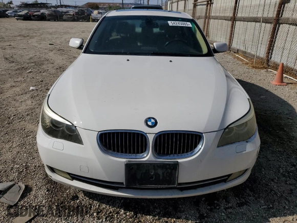 2008 BMW 5 Series z VIN WBAN453588CT16817, wystawiony jako Copart lot #54245065 z przebiegiem 103 603 mil mil oraz Czysty tytuł • Clean title. Historia ofert i sprzedaży dostępna na DreamBid. Obrazek 5.