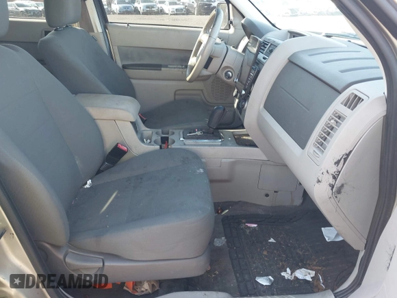 2010 Ford Escape XLT with VIN 1FMCU9D75AKB64794, listed as a IAAI auction lot 42141609 with 118,791 mi miles. Bid and sale history available at carsss.com. Image 5.
