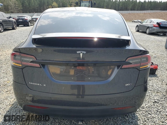 2016 Tesla Model X 70D z VIN 5YJXCBE23GF005295, wystawiony jako Copart lot #51034005 z przebiegiem 130 325 mil mil oraz Szkody całkowita. Historia ofert i sprzedaży dostępna na DreamBid. Obrazek 6.