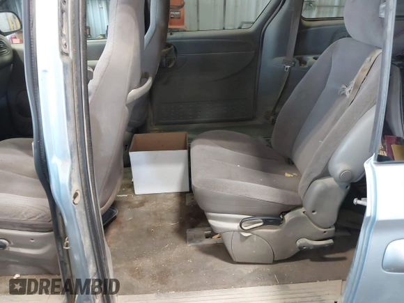 2003 Dodge Caravan Sport with VIN 2D4GP44R63R337716, listed as a IAAI auction lot 42767821 with 200,881 mi miles and . Bid and sale history available at DreamBid. Image 8.