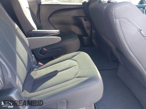 2020 Chrysler Pacifica Touring with VIN 2C4RC1FG1LR245764, listed as a IAAI auction lot 40646472 with 86,119 mi miles and . Bid and sale history available at DreamBid. Image 8.