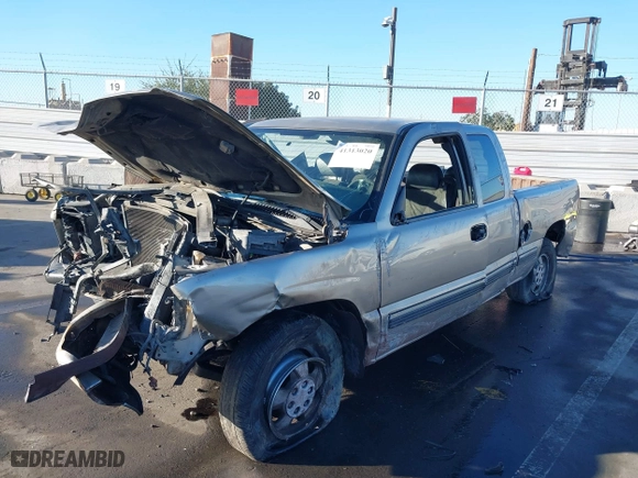 2002 Chevrolet Silverado 1500 Work Truck with VIN 2GCEC19X421128719, listed as a IAAI auction lot 41313020 with 1 mi miles. Bid and sale history available at carsss.com. Image 2.