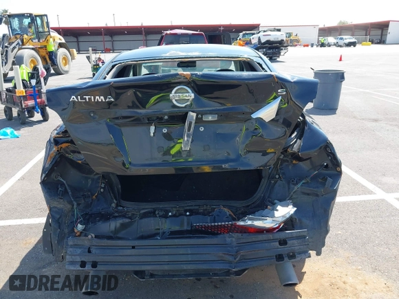 2015 Nissan Altima S with VIN 1N4AL3APXFC267944, listed as a IAAI auction lot 41890087 with 265,504 mi miles and . Bid and sale history available at DreamBid. Image 17.