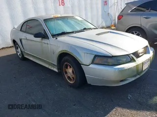 2000 Ford Mustang with VIN 1FAFP4049YF190010, listed as a IAAI auction lot 42087383 with 1 mi miles. Bid and sale history available at carsss.com. Image 1.