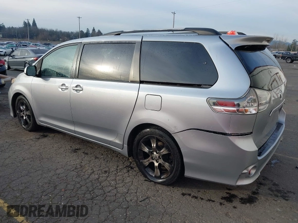 2011 Toyota Sienna SE with VIN 5TDXK3DC4BS070311, listed as a IAAI auction lot 41379741 with 138,589 mi miles. Bid and sale history available at carsss.com. Image 3.