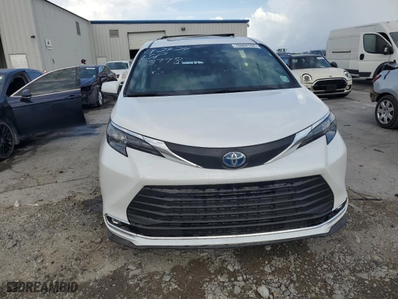 2024 Toyota Sienna XLE with VIN 5TDYRKEC0RS198998, listed as a Copart auction lot 78464144 with 8,964 mi miles and Salvage Title. Bid and sale history available at carsss.com. Image 5.