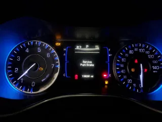 2015 Chrysler 200 Limited z VIN 1C3CCCAB0FN688507, wystawiony jako Copart lot #51295065 z przebiegiem 138 291 mil mil oraz Szkoda całkowita • Salvage title. Historia ofert i sprzedaży dostępna na DreamBid. Obrazek 9.