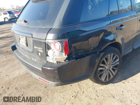 2010 Land Rover Range Rover Sport HSE Lux z VIN SALSK2D40AA225986, wystawiony jako IAAI lot #41972061 z przebiegiem 93 440 mil mil oraz . Historia ofert i sprzedaży dostępna na DreamBid. Obrazek 6.