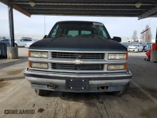 1996 Chevrolet Tahoe with VIN 1GNEK13RXTJ393141, listed as a Copart auction lot 43256455 with 270,108 mi miles and Clean Title. Bid and sale history available at carsss.com. Image 5.