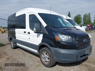 2015 Ford Transit Cargo z VIN 1FTYR2CMXFKB28360, wystawiony jako IAAI lot #42312402 z przebiegiem 126 228 mil mil oraz . Historia ofert i sprzedaży dostępna na DreamBid. Obrazek 1.