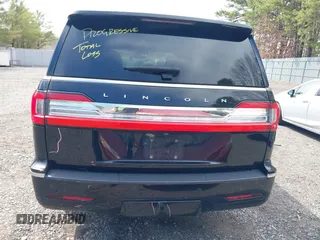 2020 Lincoln Navigator Reserve z VIN 5LMJJ3LT7LEL04385, wystawiony jako IAAI lot #41821516 z przebiegiem 126 087 mil mil oraz . Historia ofert i sprzedaży dostępna na DreamBid. Obrazek 16.