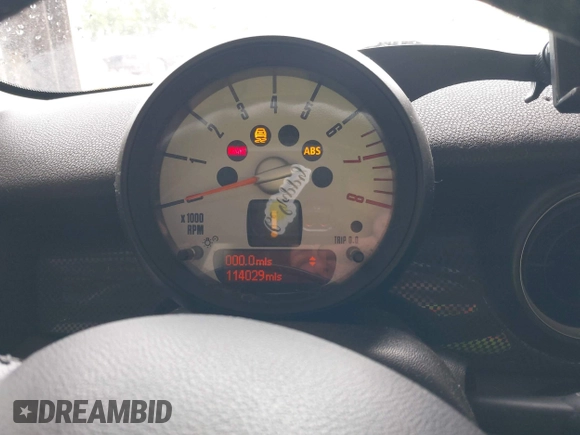 2011 MINI Hardtop S с VIN WMWSV3C53BTY21966, выставлен на аукционе IAAI как лот 42488361 с пробегом 114 029 миль миль и . История ставок и продаж доступна на DreamBid. Изображение 7.