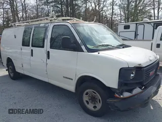 2005 GMC Savana Cargo Van Y3H Paratransit with VIN 1GTHG39U051102857, listed as a IAAI auction lot 41667124 with 549,231 mi miles. Bid and sale history available at carsss.com. Image 1.