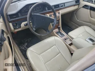1992 Mercedes-Benz 300 E with VIN WDBEA30DXNB638841, listed as a Copart auction lot 87110814 with 87,201 mi miles and Clean Title. Bid and sale history available at carsss.com. Image 8.