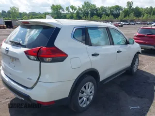 2017 Nissan Rogue S z VIN JN8AT2MV7HW014827, wystawiony jako IAAI lot #42533438 z przebiegiem 59 393 mil mil oraz . Historia ofert i sprzedaży dostępna na DreamBid. Obrazek 4.