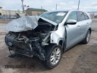 2020 Kia Sorento LX V6 with VIN 5XYPG4A56LG610186, listed as a IAAI auction lot 42049647 with 78,866 mi miles. Bid and sale history available at carsss.com. Image 2.