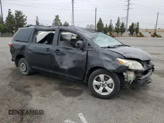 2018 Toyota Sienna LE Auto Access Seat with VIN 5TDKZ3DC6JS924316, listed as a Copart auction lot 61822215 with 123,396 mi miles and Salvage title. Bid and sale history available at DreamBid. Image 4.