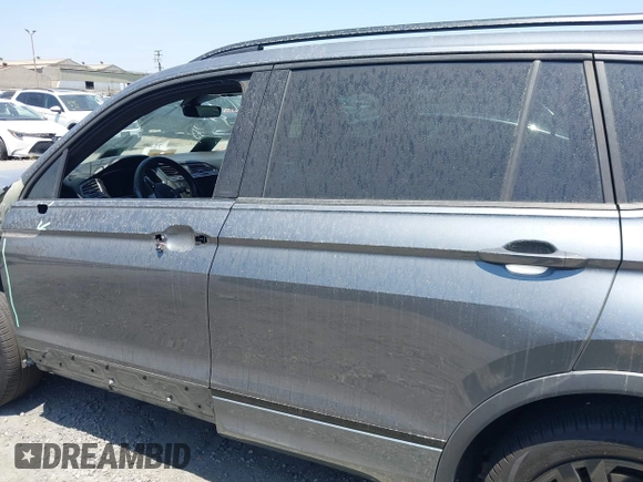 2023 Volkswagen Tiguan SE R-Line Black with VIN 3VV8B7AX3PM018096, listed as a IAAI auction lot 42174933 with 25,742 mi miles and . Bid and sale history available at DreamBid. Image 15.