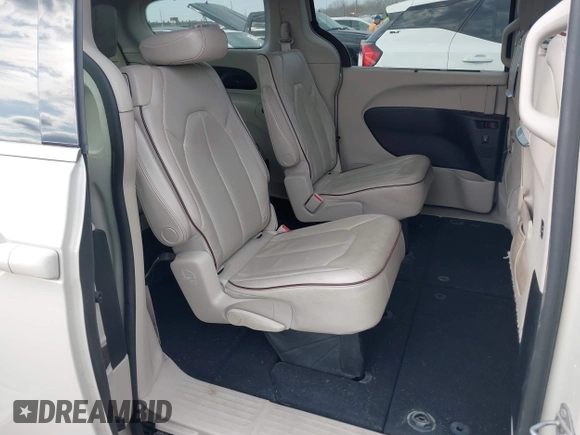 2017 Chrysler Pacifica Limited with VIN 2C4RC1GG6HR592464, listed as a IAAI auction lot 41868991 with 84,071 mi miles and . Bid and sale history available at DreamBid. Image 8.