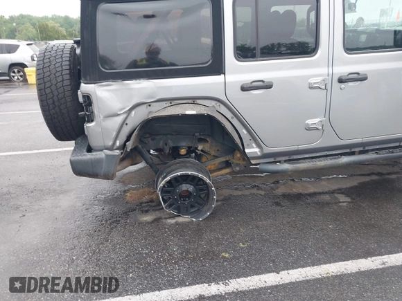 2018 Jeep Wrangler Unlimited Sport S с VIN 1C4HJXDN1JW145240, выставлен на аукционе IAAI как лот 42225470 с пробегом 31 398 миль миль и . История ставок и продаж доступна на DreamBid. Изображение 6.