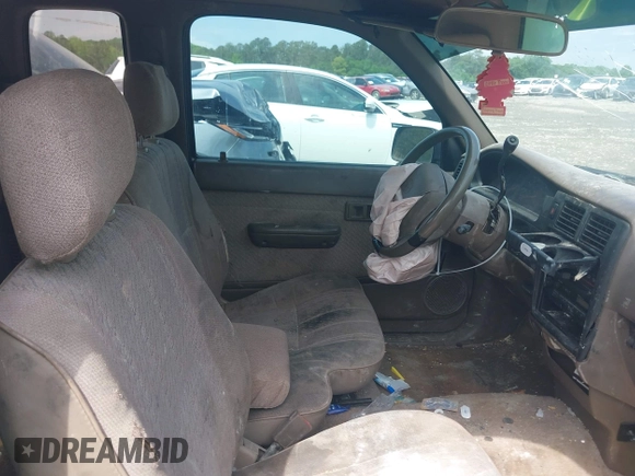 1995 Toyota Tacoma with VIN 4TAUN53B2SZ019575, listed as a IAAI auction lot 42100951 with 270,058 mi miles and . Bid and sale history available at DreamBid. Image 5.
