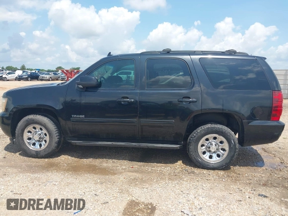 2012 Chevrolet Tahoe LS z VIN 1GNSCAE0XCR201183, wystawiony jako IAAI lot #42456344 z przebiegiem 163 774 mil mil oraz . Historia ofert i sprzedaży dostępna na DreamBid. Obrazek 14.