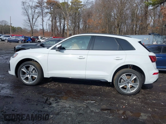2025 Audi Q5 S line Premium z VIN WA1GAAFY2S2013915, wystawiony jako IAAI lot #41486503 z przebiegiem 649 mil mil oraz . Historia ofert i sprzedaży dostępna na DreamBid. Obrazek 14.