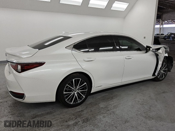 2022 Lexus ES 300h z VIN 58ADA1C18NU020705, wystawiony jako Copart lot #47901355 z przebiegiem 27 507 mil mil oraz Czysty tytuł • Clean title. Historia ofert i sprzedaży dostępna na DreamBid. Obrazek 3.